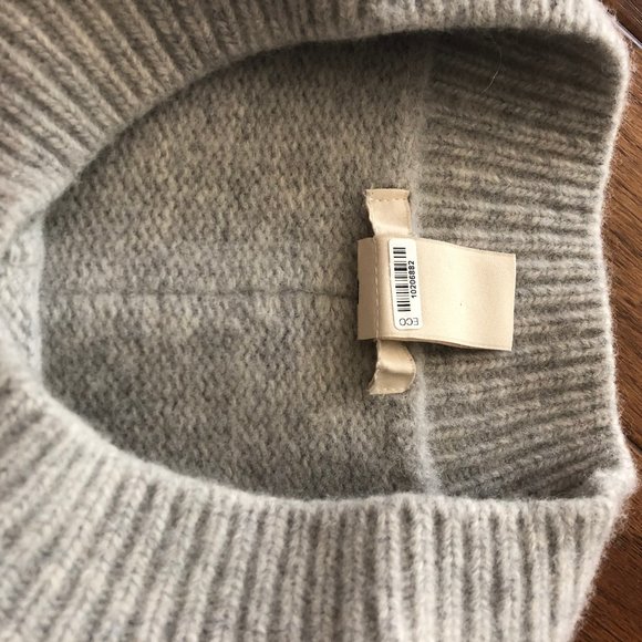 MOVING SALE!! H&M Light Gray Thick Wool Cashmere Oversized Sweater - Picture 3 of 4